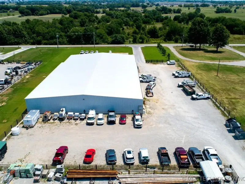 Fully Leased Office/warehouse with Nnn Lease in Prime Location, 45,000 Sf Yard Space