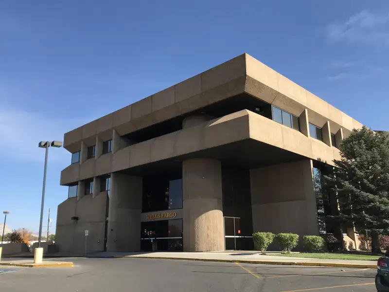 Large Office Building with Panoramic Views in Prime Downtown Location, 40,000 Sqft