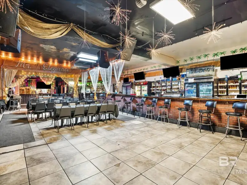 Prime Franchise-ready Lounge with Expansion Potential Near Downtown Mobile