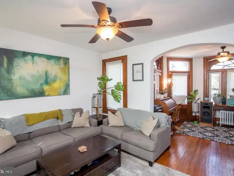 Multi-unit Building with Commercial Space and Two Residential Apartments in Established Location