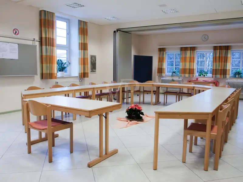 Investment Opportunity: Well-maintained Seminar Facility on 8,429 M² in Bad Pyrmont