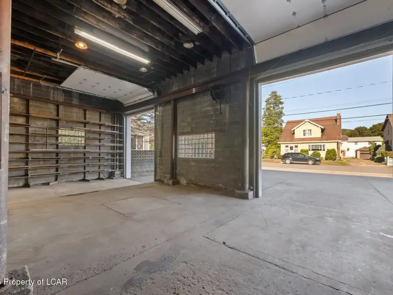 8,000+ Sq Ft Versatile Building in Central Wyoming Near Wyoming Ave