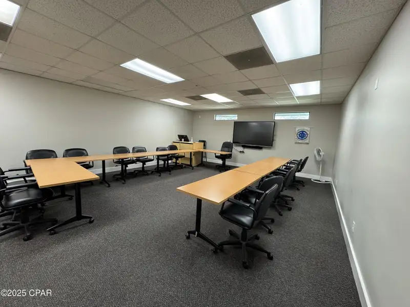 Commercial Office Building for Lease in Central Panama City, Ideal for Charter School or Medical Use