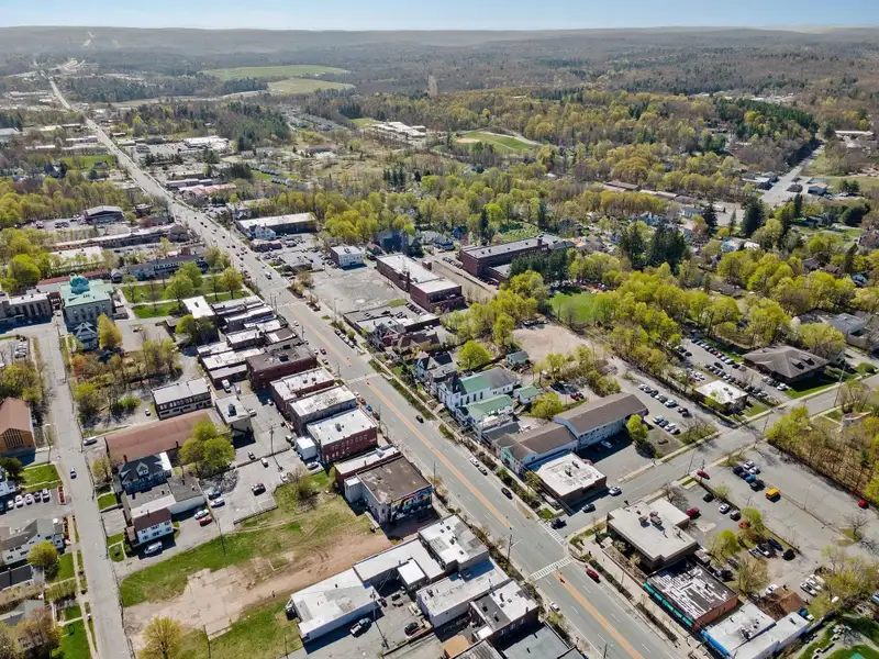 Upscale Office Spaces for Lease in Monticello's Prime Commercial Corridor