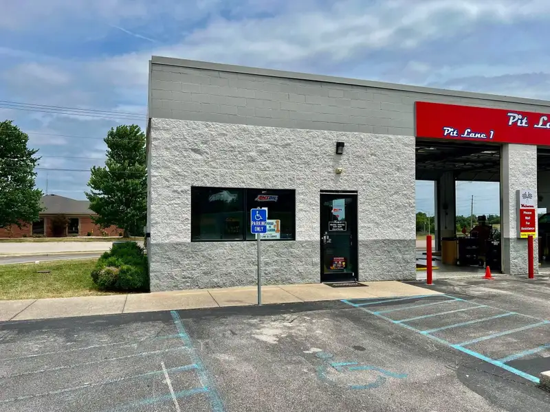 High-traffic B-3 Zoned Commercial Property on Lexington Rd. with Automotive Facility