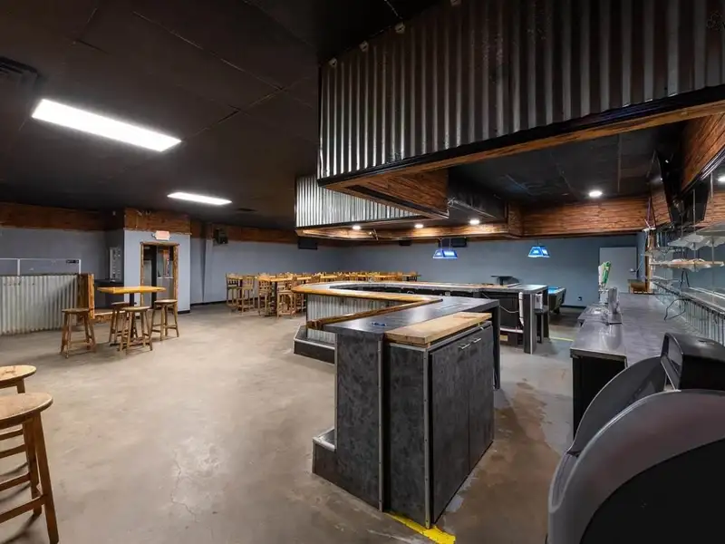 Restaurant/bar for Sale or Lease on 1.24 Acres with Prime Frontage and Ample Parking