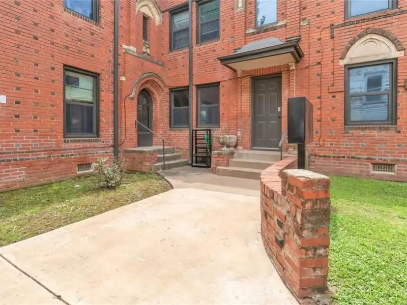 Renovated Investment Complex with 10 Units Near Plaza District, Oklahoma City