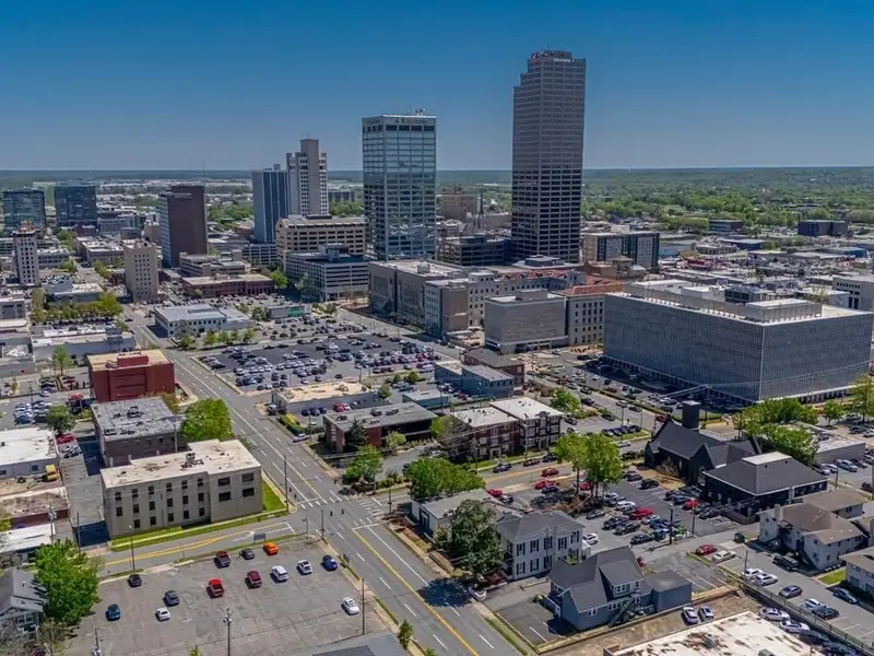 Remodeled Commercial Building Near I-630, Downtown Little Rock – Ideal for Office or Apartment