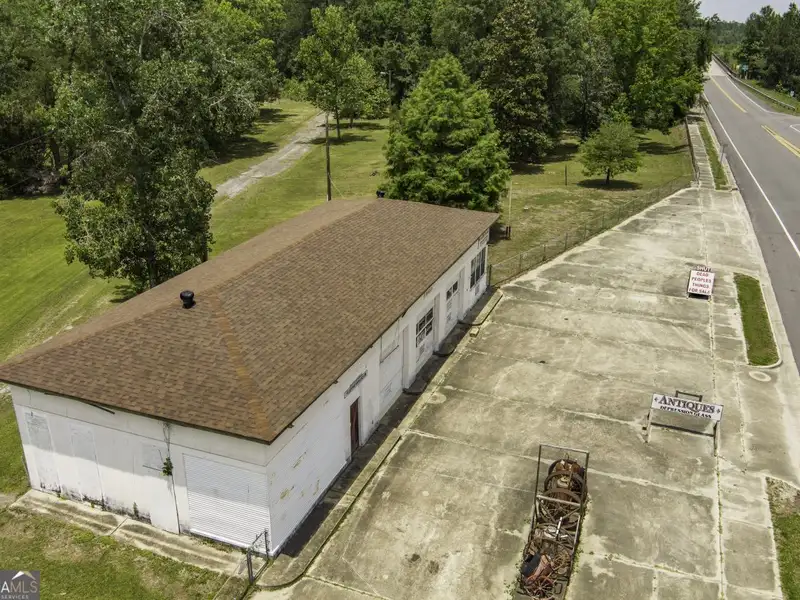 4-acre Commercial Property with Antique Shop and Warehouse on Us Hwy 17, Woodbine