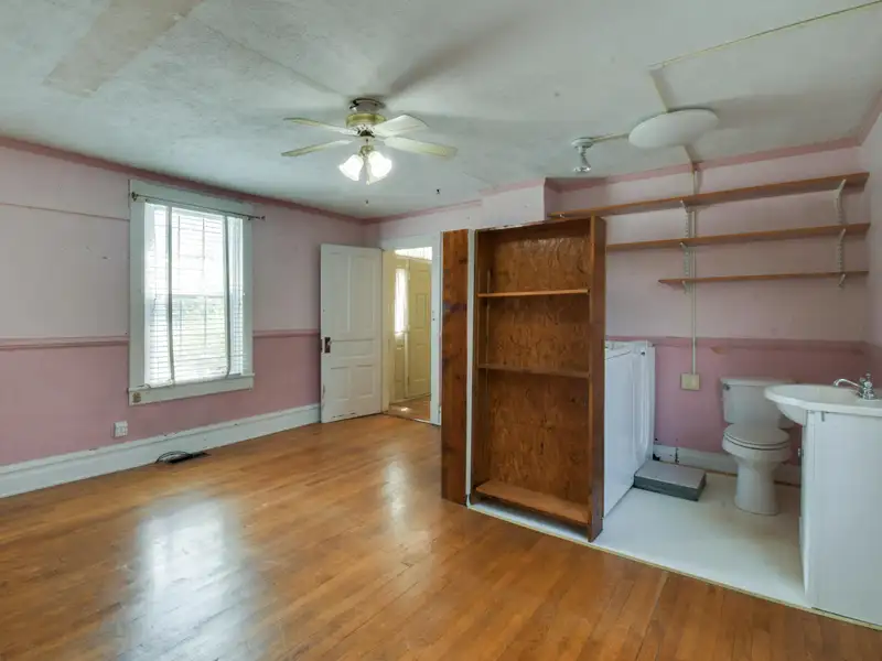 Versatile 6,724 Sqft Residential-commercial Property in Prime Location with Multiple Income Potential