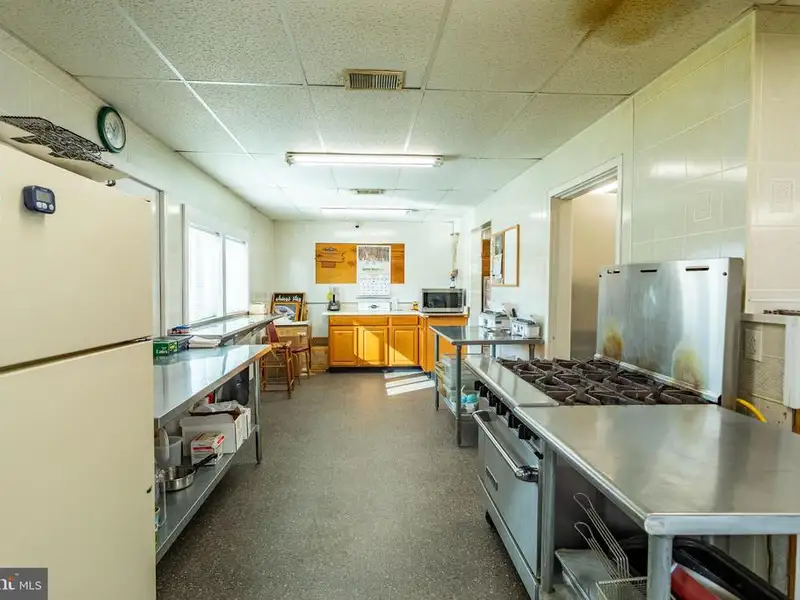 Established Restaurant with Commercial Kitchen and 120+ Seating in Hardy County
