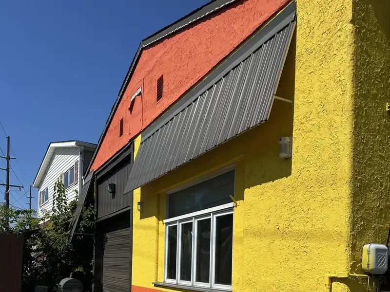 Versatile Commercial Restaurant with Warehouse and Apartment in High-traffic Location