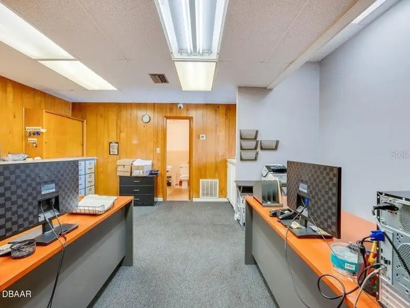 Commercial Building with Yard Space and Office Areas in Ideal Location