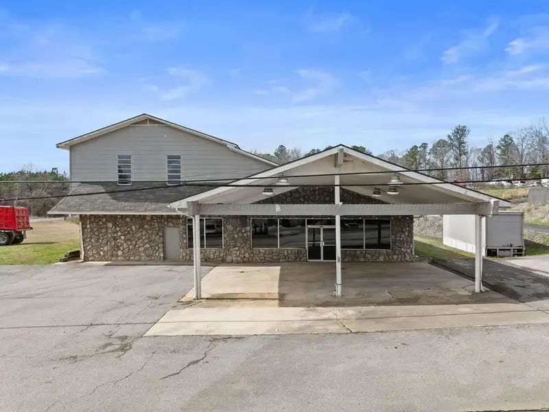 Versatile 8,370 Sqft Property with Storage and Kitchen Near Interstate