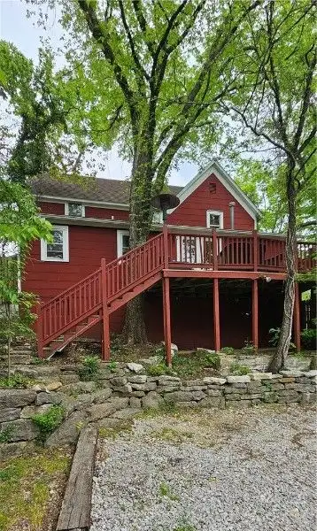Charming Airbnb Cottage on Historic Loop with Upgrades and Large Entertaining Deck