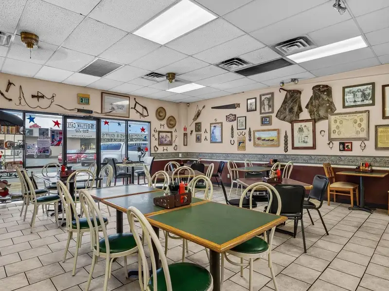 Established Restaurant Opportunity in High-visibility Cottonwood Mall, Grand Junction