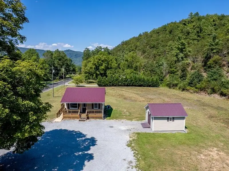 Versatile Commercial Property with Salon, Office Space, and Residential Potential Near Brandywine Lake