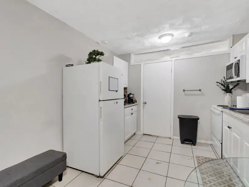 Well-maintained 6-unit Multifamily Property in South Florida with Value-add Potential