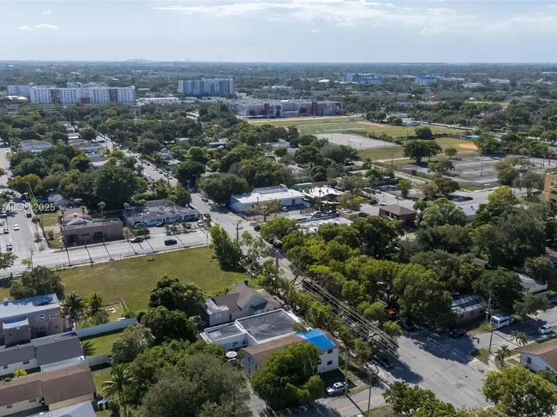 5-unit Multifamily Property in Miami's Opportunity Zone with Development Potential and Upgrades