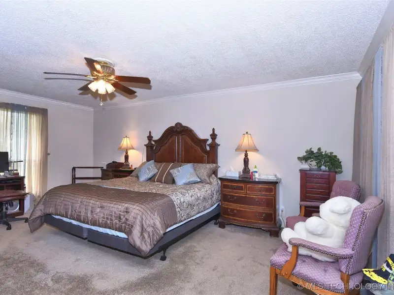 Live-work Property: 2000 Sq. Ft. Office Building with House on 1.25 Acres