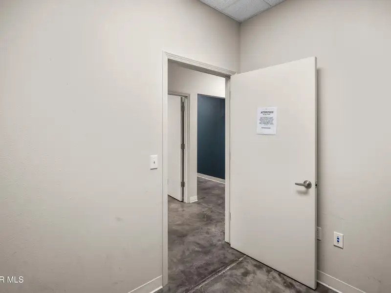 2,750 Sq Ft Office Space for Rent in Established Shopping Center Near Montwood and Yarbrough