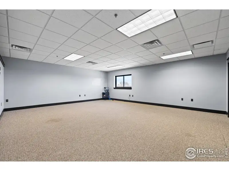 Versatile Office/warehouse in Highland Industrial Park, Windsor - Ideal for Various Business Uses