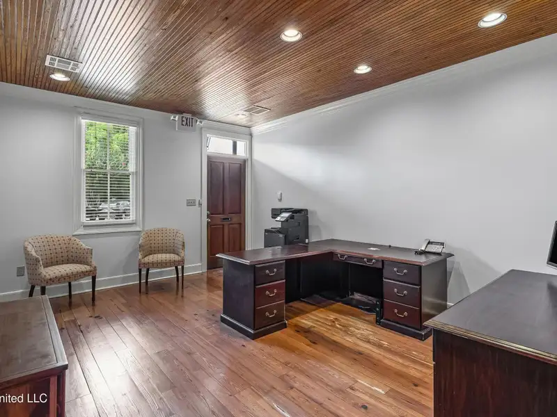 Versatile Office Space with Conference Room and Kitchen in Downtown Tunica