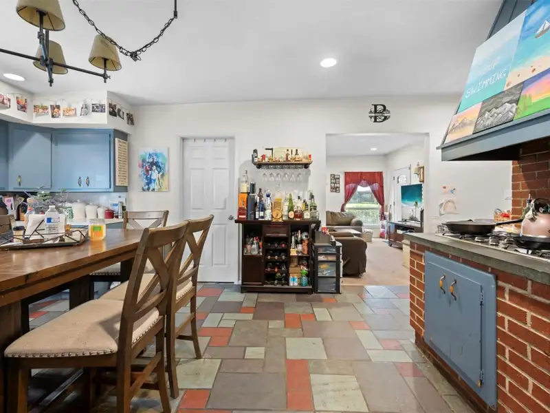 Unique Multi-use Property with Dental Practice and 2+ Bedroom Apartment in Prime Location