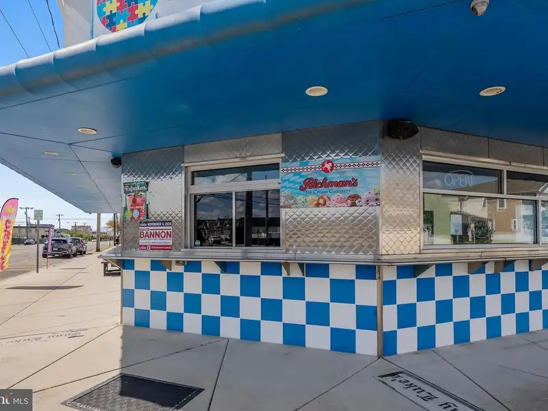 Turnkey Restaurant with Outdoor Dining and Apartment in Wildwood Crest Business District