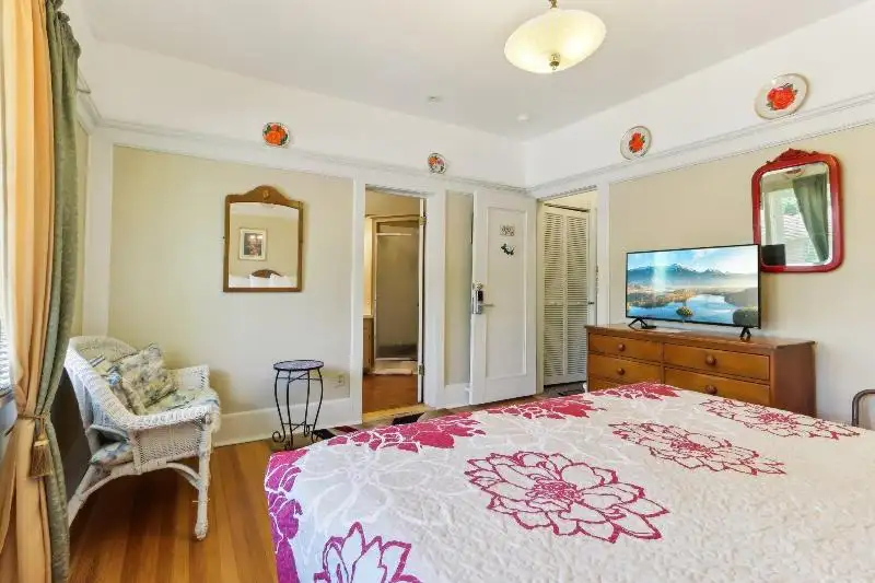 Turnkey B&b and Event Center in Wisconsin Dells with 17 Guest Suites