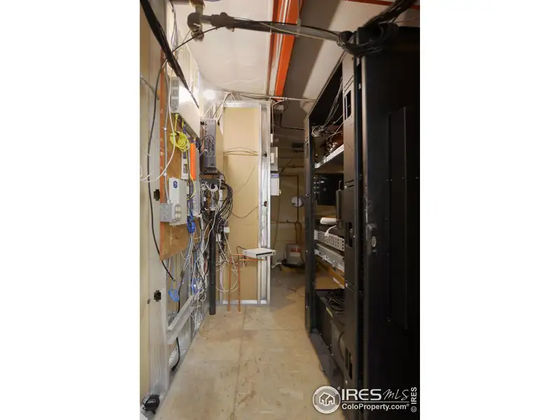 Industrial Office/warehouse for Lease in Loveland, Co - 5,057 Sf with Office Space