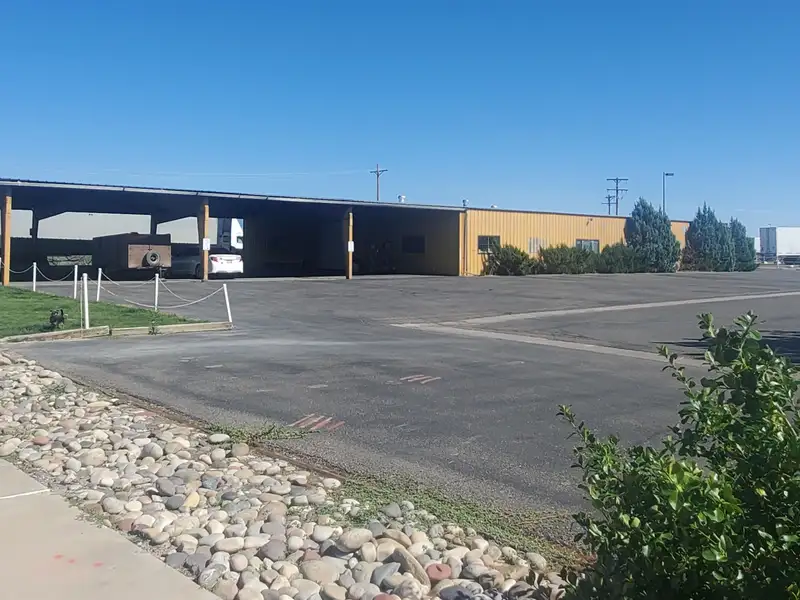 Lease-to-own 6,500 S/f Warehouse in High-traffic Intersection, Western Co