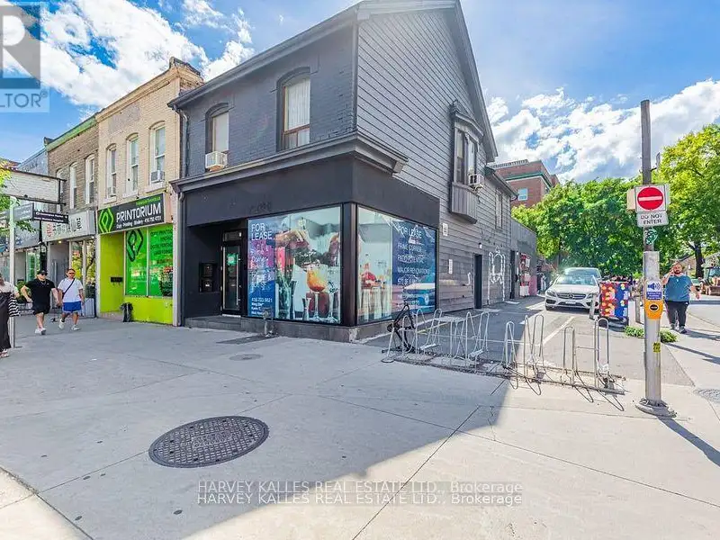 Renovated Boutique Corner Unit at Spadina & Nassau, Near Kensington Market and U of T