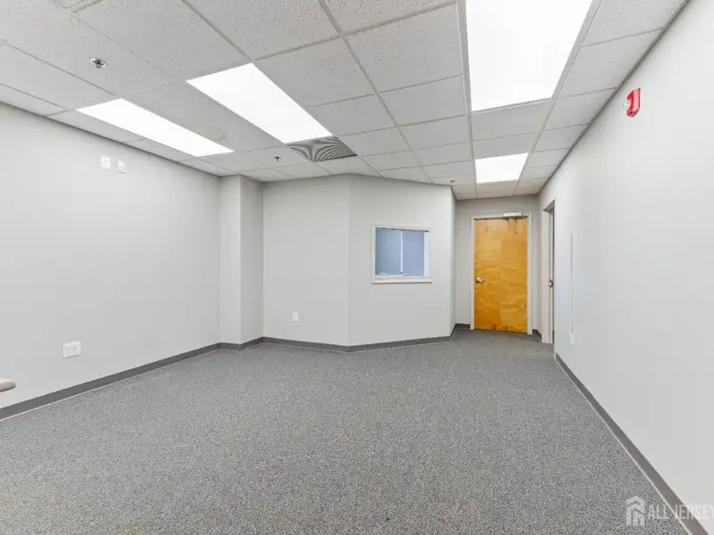 Prime 3,900 Sf Office Space for Lease in Middlesex County's Professional Complex