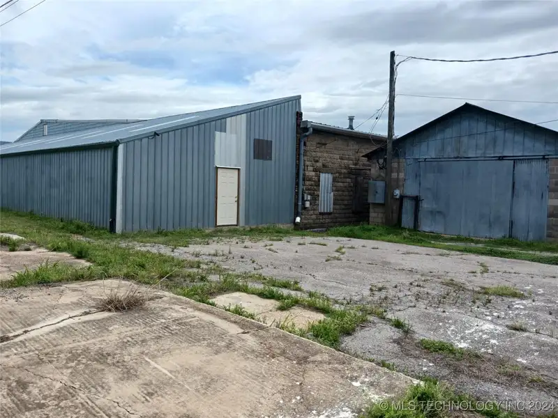 Spacious 10,888 Sq Ft Commercial Property in Historic Downtown Wagoner