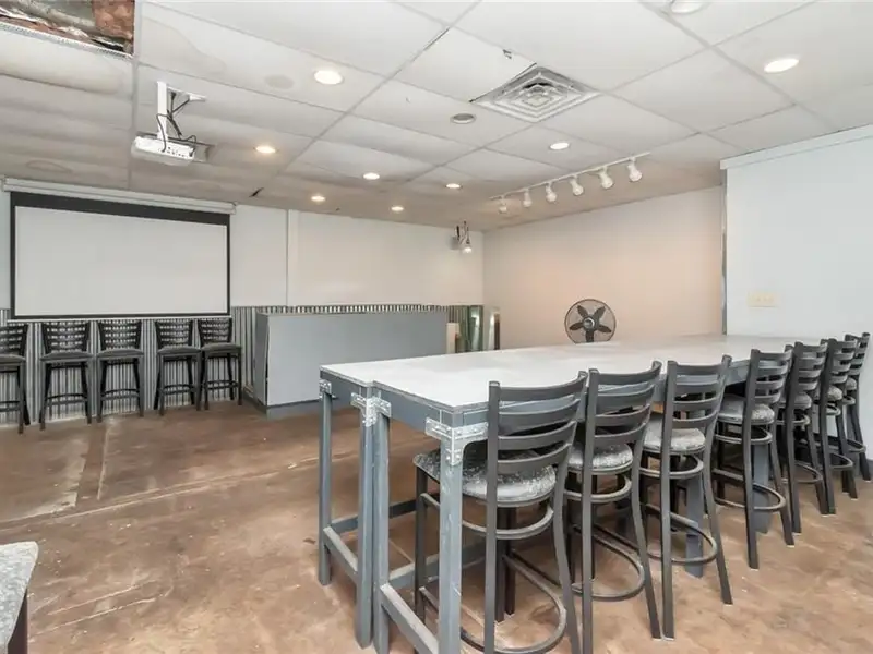 Prime Commercial Space with Dual Storefronts in Midtown, Mobile