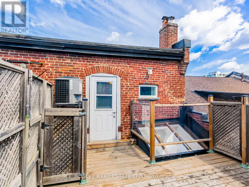 Charming Two-storey Apartment in Landmark Building on Queen St West