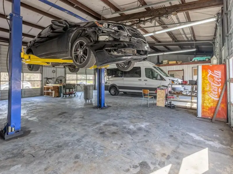 Profitable Auto Glass Repair and Body Shop with Expansion Potential in Hempstead County, Arkansas