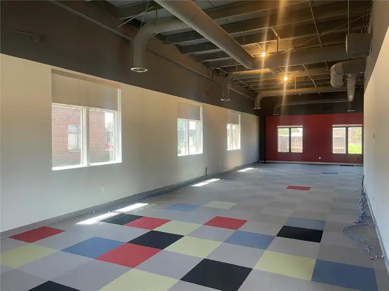 Open Office Space in Hiawatha Office Park with Off-street Parking and Nearby Amenities