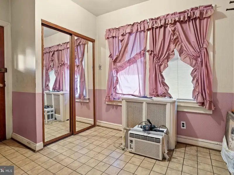 Mixed-use Property with Bar, Residential Space, and Garage in Folcroft Borough