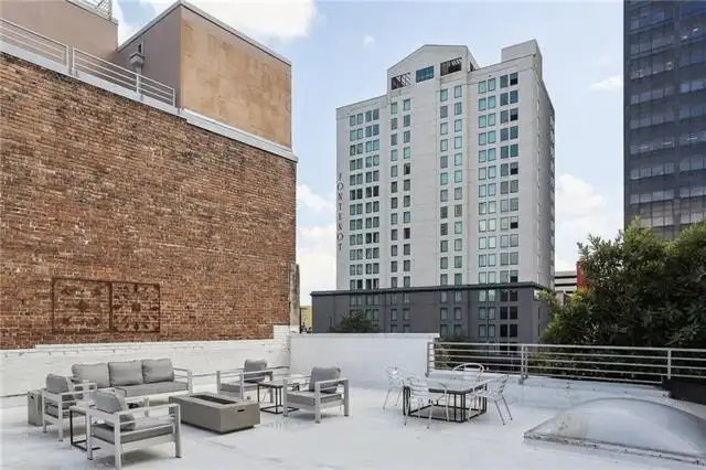 Historic 3-bedroom Residence with Rooftop Terrace in Cbd, Plus 1-bedroom Unit for Rental