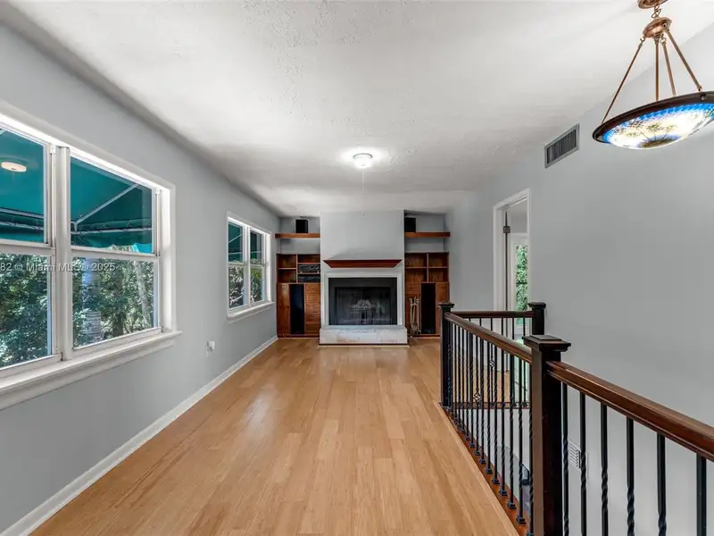 Remodeled 5-bedroom Home on 1 Acre in Redlands Near National Parks