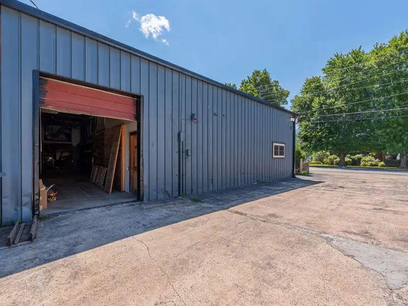 Mixed-use Industrial Property with Office, Storage, and Apartments in Bethel, Nc