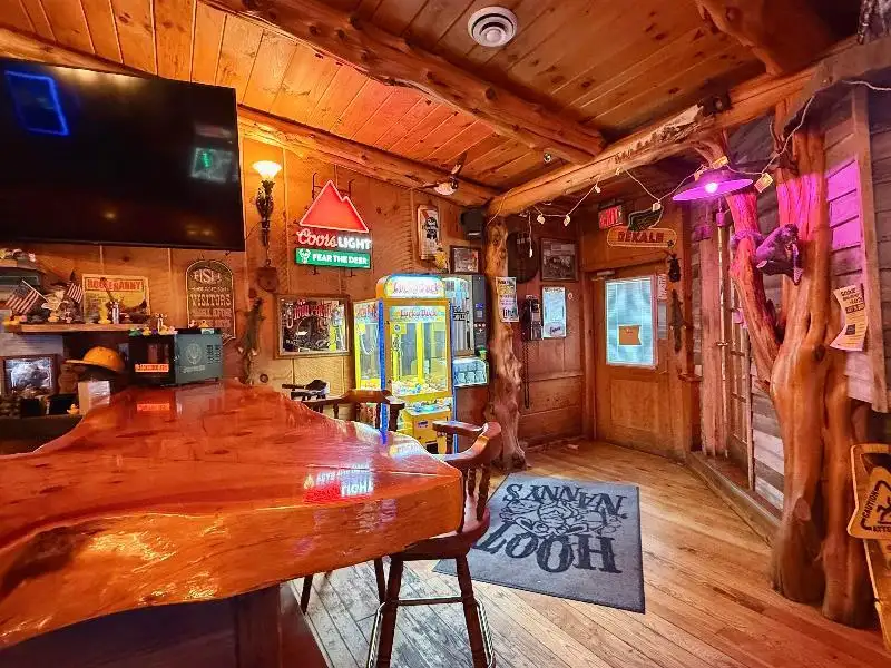 Turnkey Lodge-style Investment Opportunity in Berlin with Unique Interior and Bar
