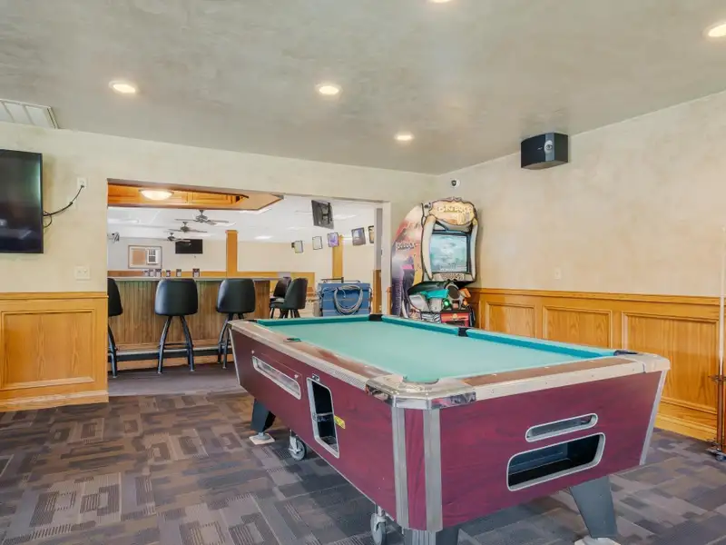 Commercial Property with Bowling Alley, Bar, Restaurant, and Apartments in Poy Sippi Community