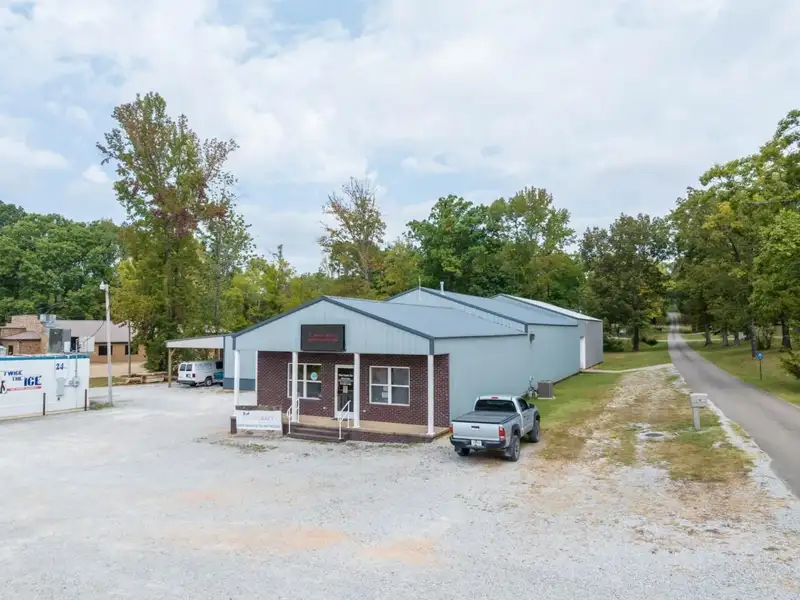 Large Commercial Building with Highway Frontage in Parsons, Tn - 15,000+ Sq Ft