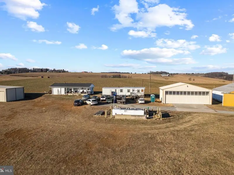 Baublitz Commercial Airport: 10 Acres with Hangars and Income Opportunities in York County, Pa