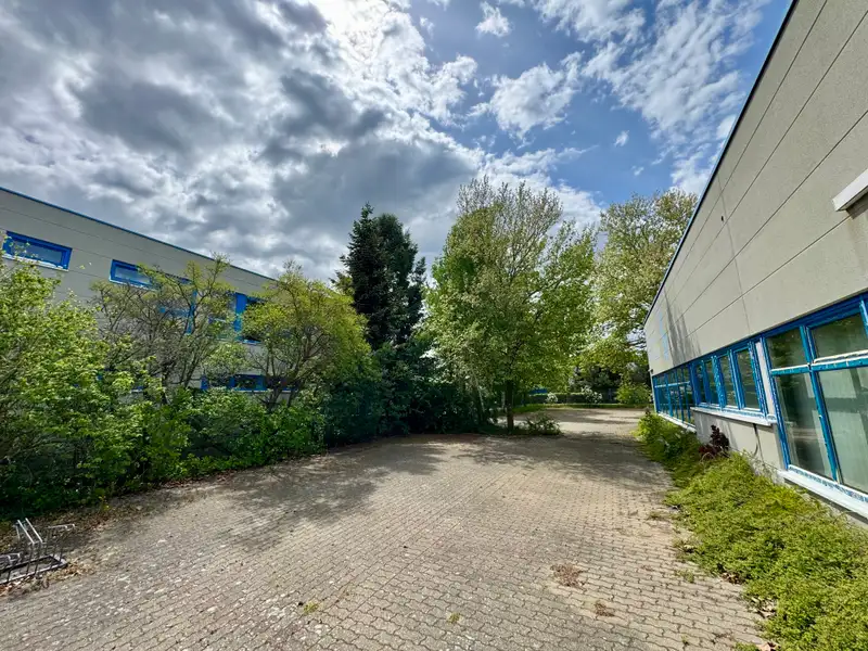 Versatile Commercial Property for Sale: 6,604 M² with Production Halls and Office Space