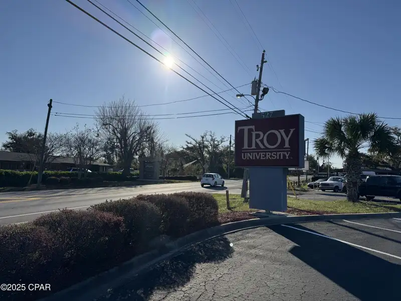 Commercial Office Building for Lease in Central Panama City, Ideal for Charter School or Medical Use
