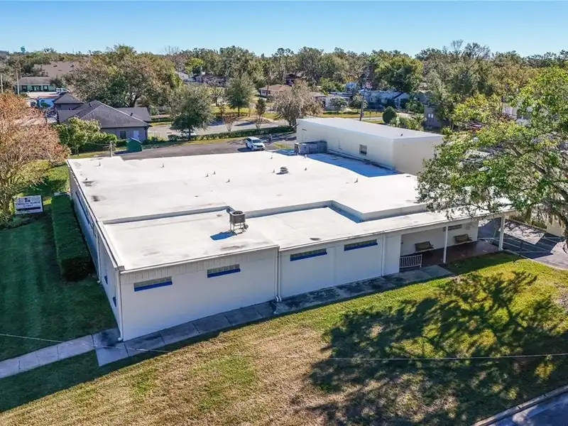 Medical Office Building for Sale in Prime Clermont Location with Ample Parking